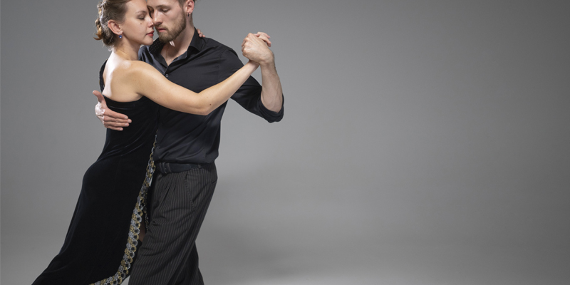 Para w pozycji tanecznej Salsa Los Angeles