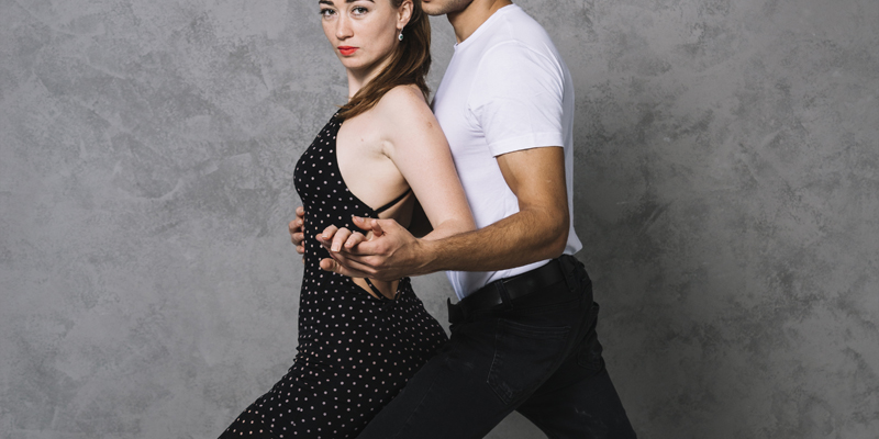 Para w pozycji tanecznej Salsa Los Angeles