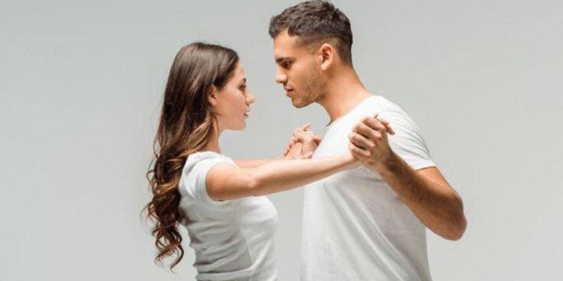 Para w pozycji tanecznej - Zajęcia taneczne w Bailando Poznań - Maj 2025